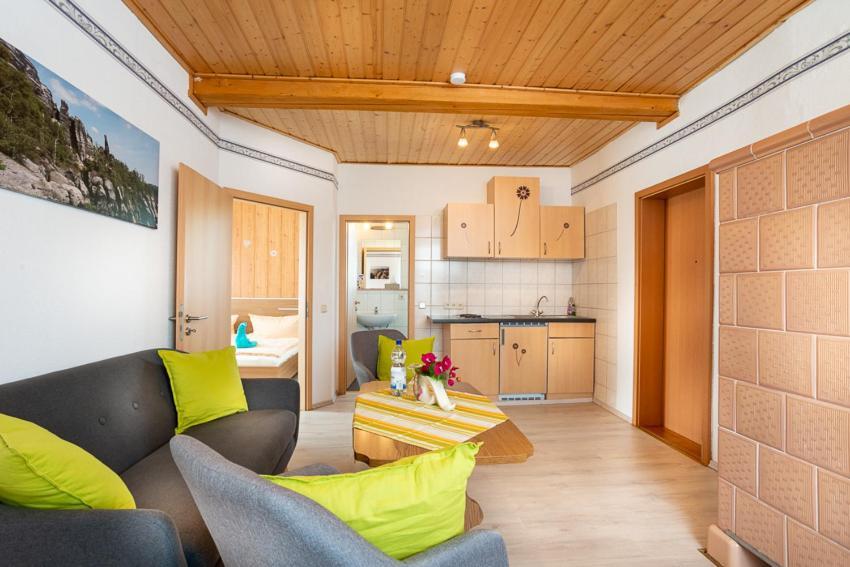 Ferienhaus "Zur Alten Schule" Mittelndorf エクステリア 写真