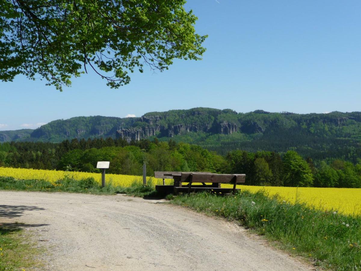 Ferienhaus "Zur Alten Schule" Mittelndorf エクステリア 写真